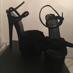 Giuseppe Zanotti suede bow tie platform heel